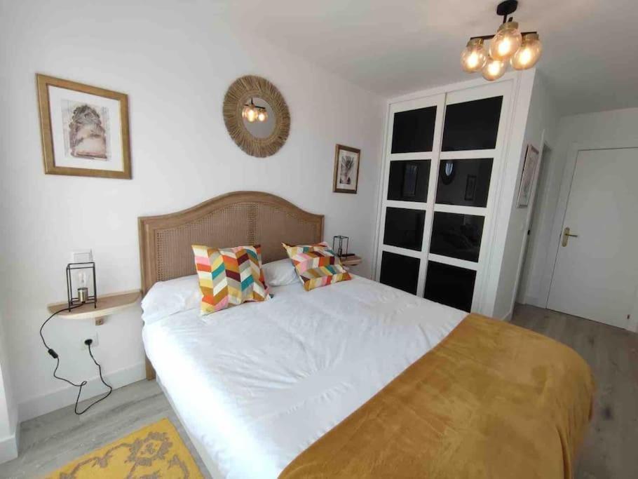 Exclusivo Apartamento Con Aparcamiento Gratuito Ларедо Экстерьер фото